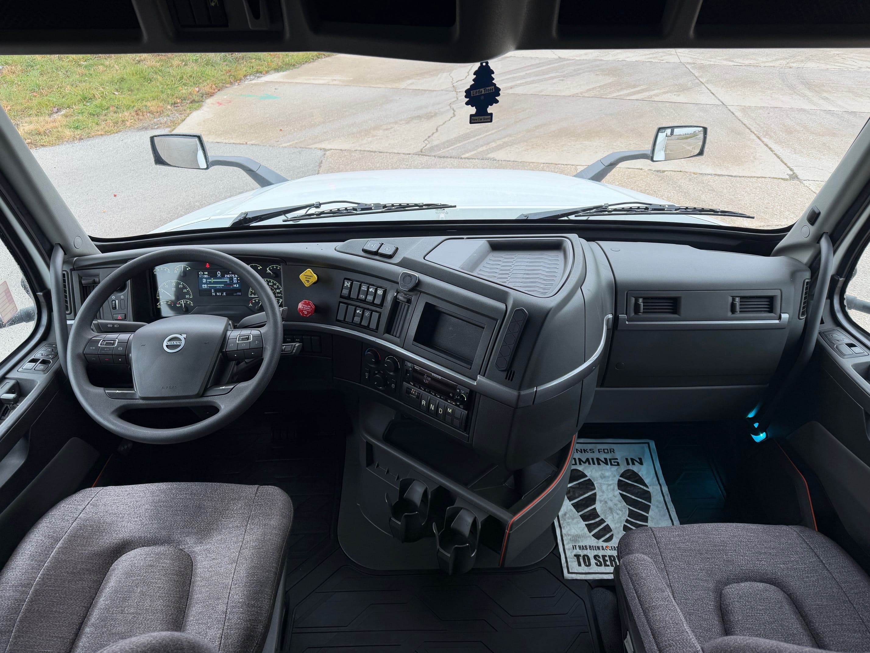 2024 Volvo VNL image 7