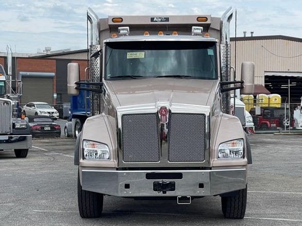2025 Kenworth T880 image 3