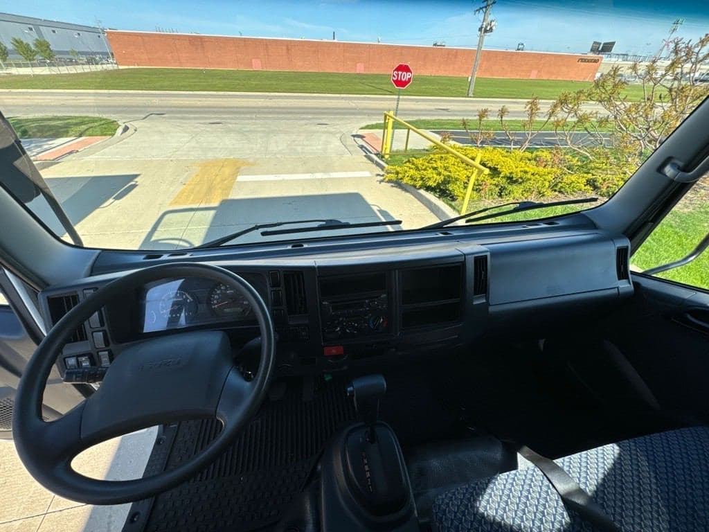 2023 Isuzu NPR HD image 9
