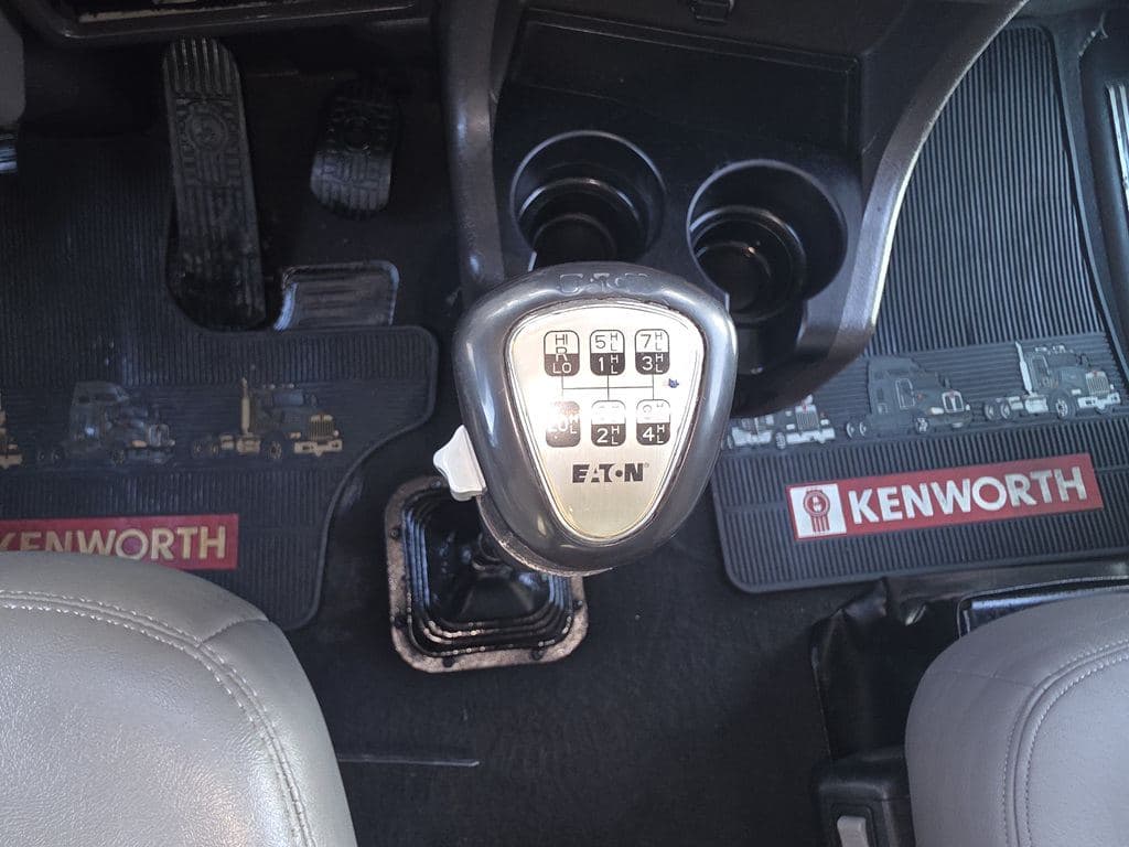 Used 2023 KENWORTH W900L image 18