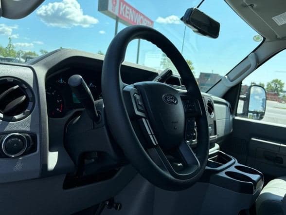 2025 Ford E350 image 17