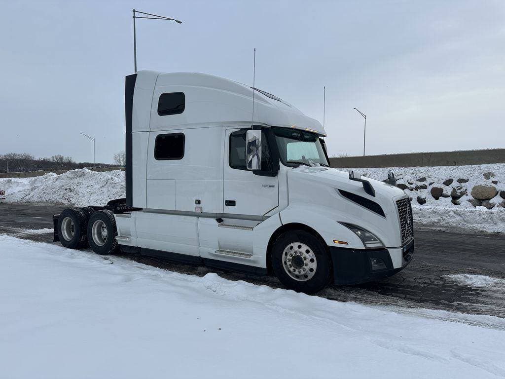 2023 Volvo VNL image 7