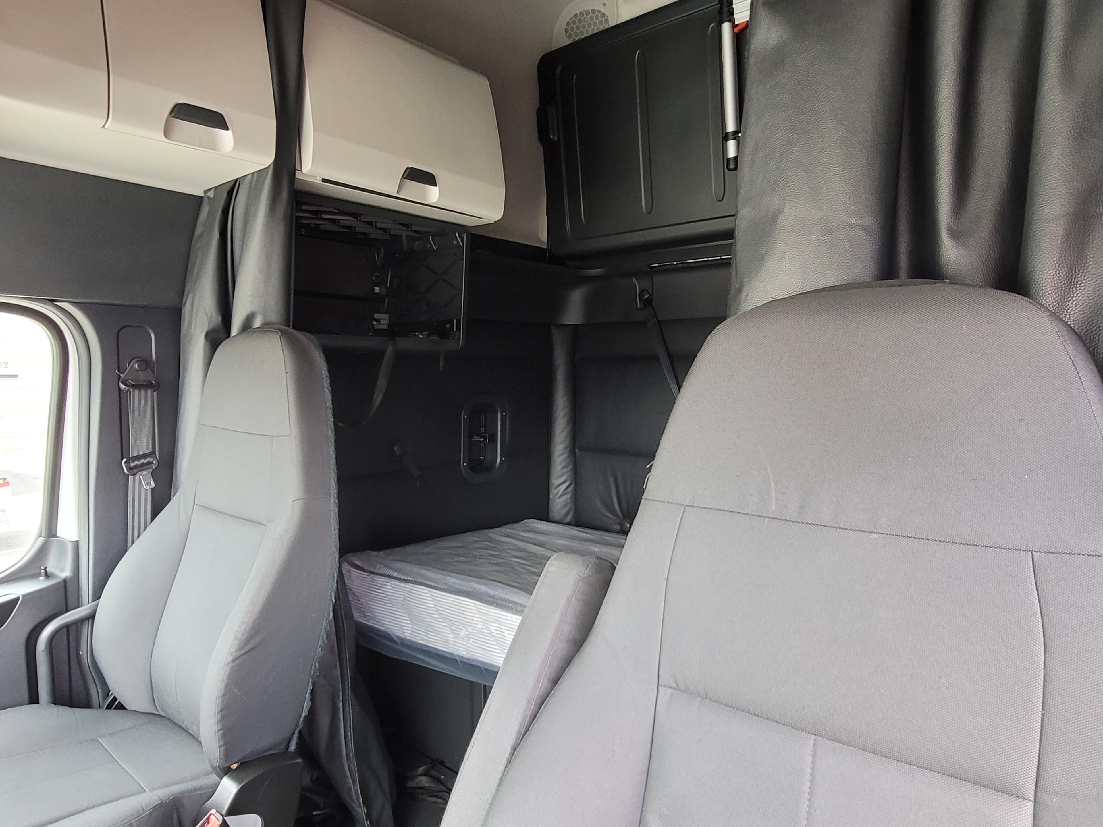 2023 Freightliner Cascadia 126 image 8