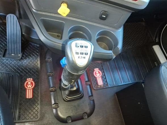 2023 Kenworth T880 image 15