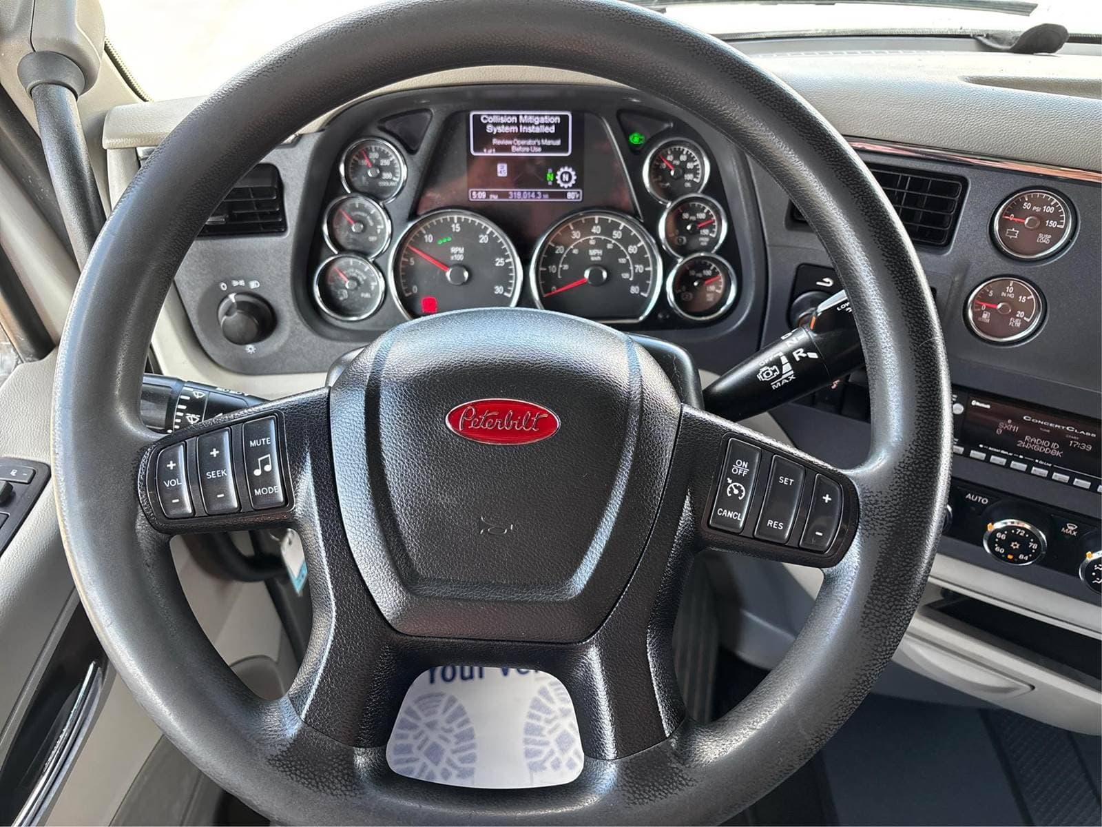 2021 Peterbilt 579 image 10