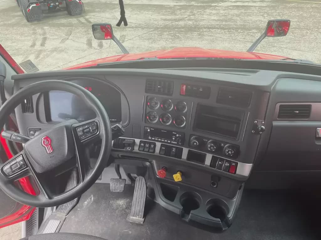 2022 Kenworth T680 image 6