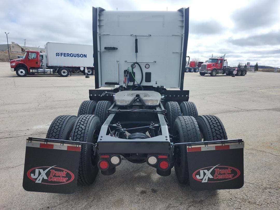 2022 Peterbilt 579 image 5