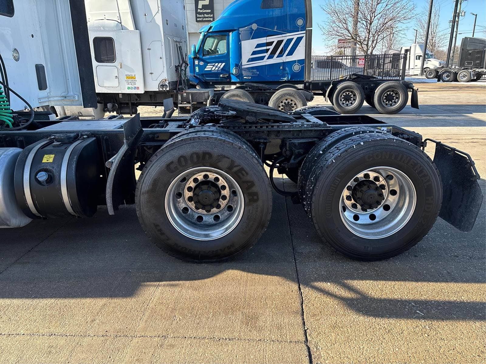 2020 Peterbilt 579 image 13