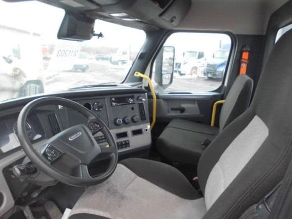 2021 FREIGHTLINER CASCADIA 116 TNF211169 Web image 7
