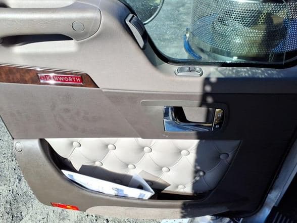 2026 Kenworth W900 image 11