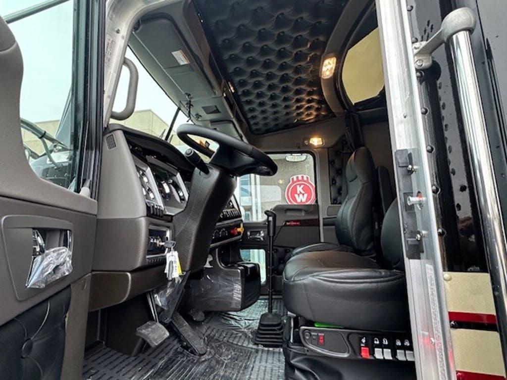 New 2026 KENWORTH W900 image 10