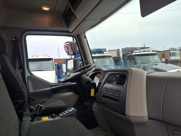 2026 Kenworth K270E image 19