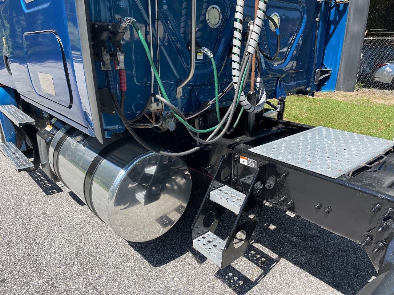 2020 Freightliner Cascadia 126 image 11