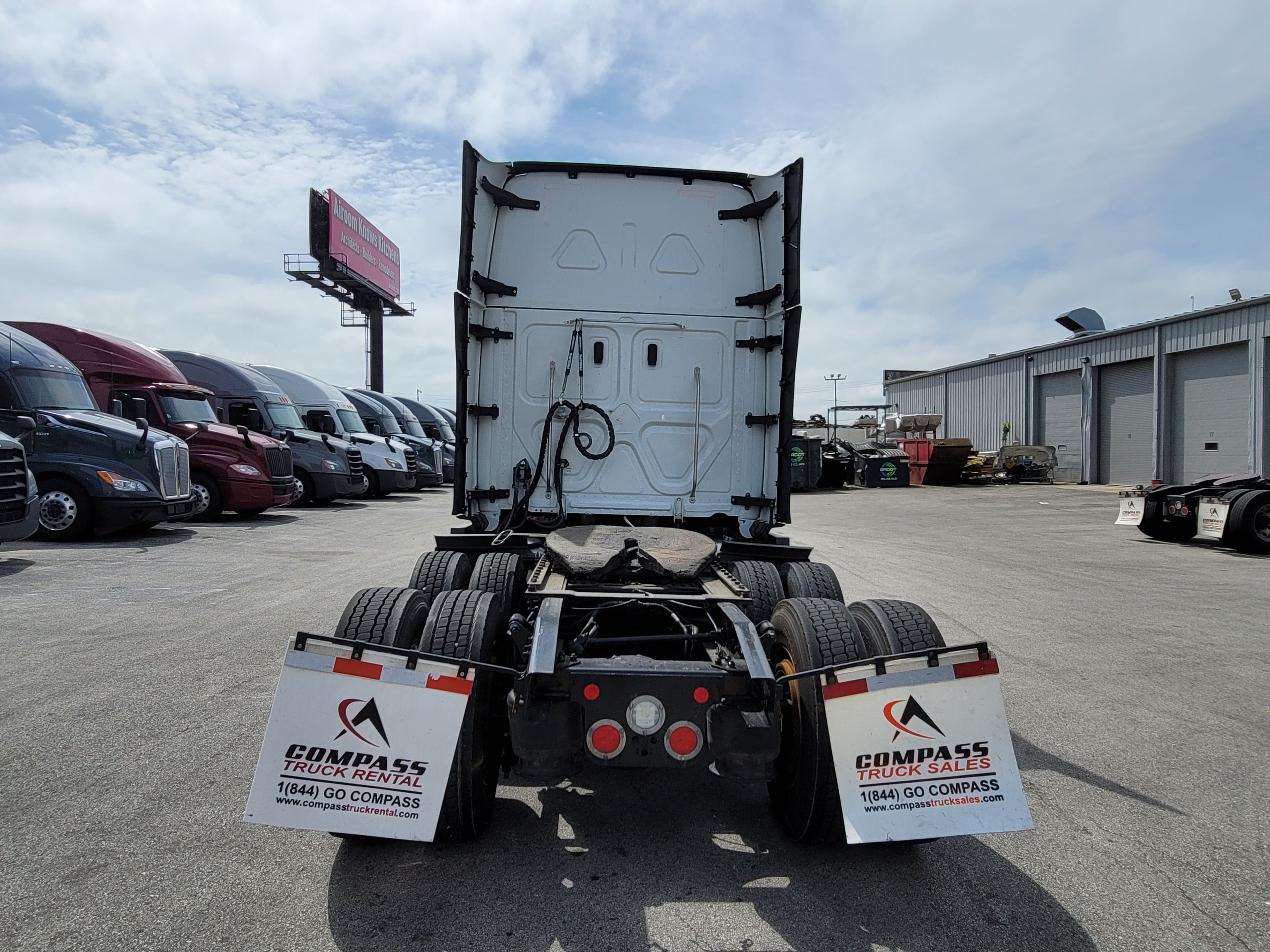 2023 Freightliner Cascadia 126 image 3