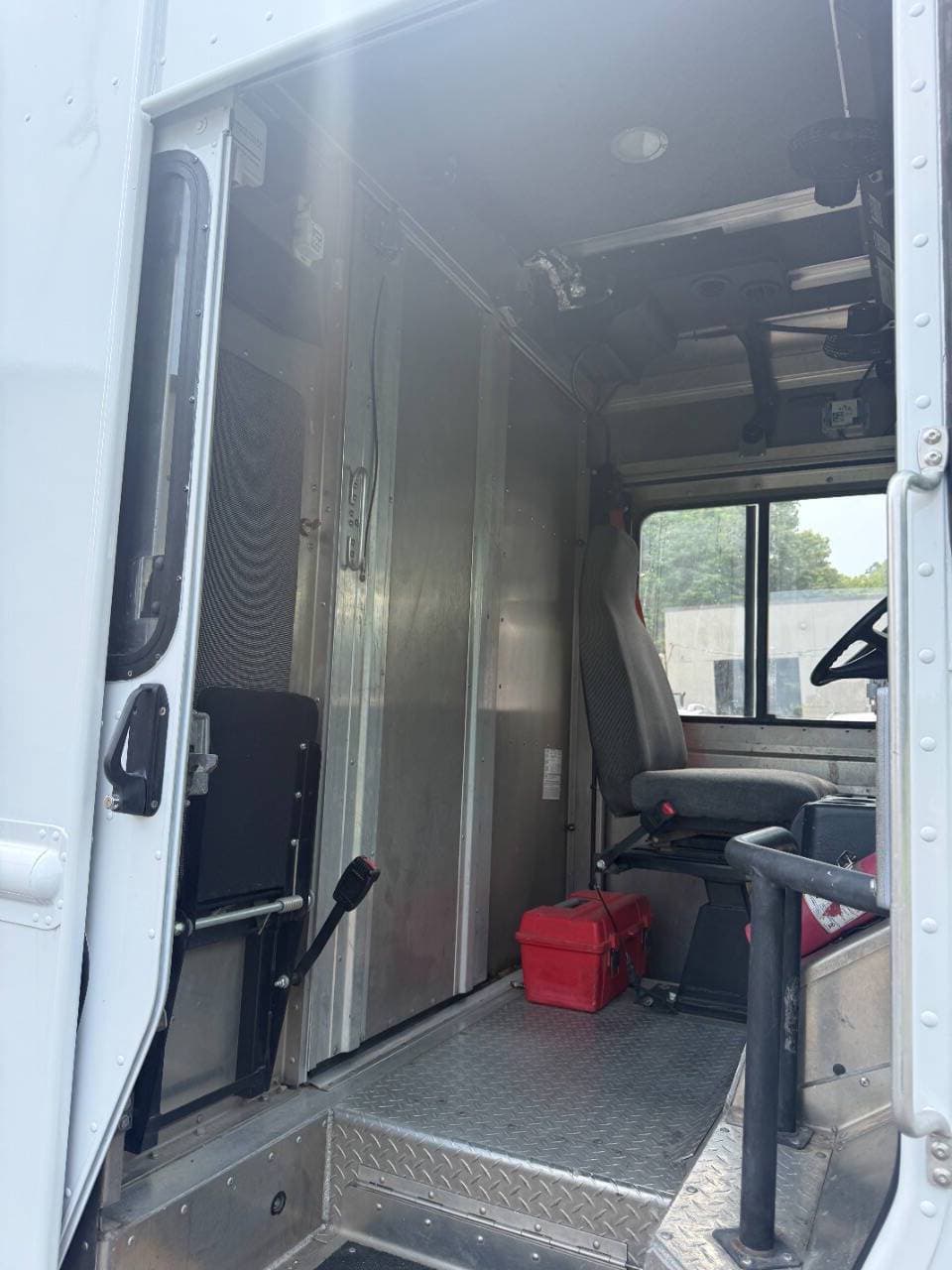 2020 Freightliner MT45 image 12