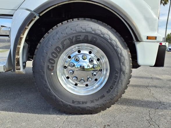 2025 Kenworth T880 image 9