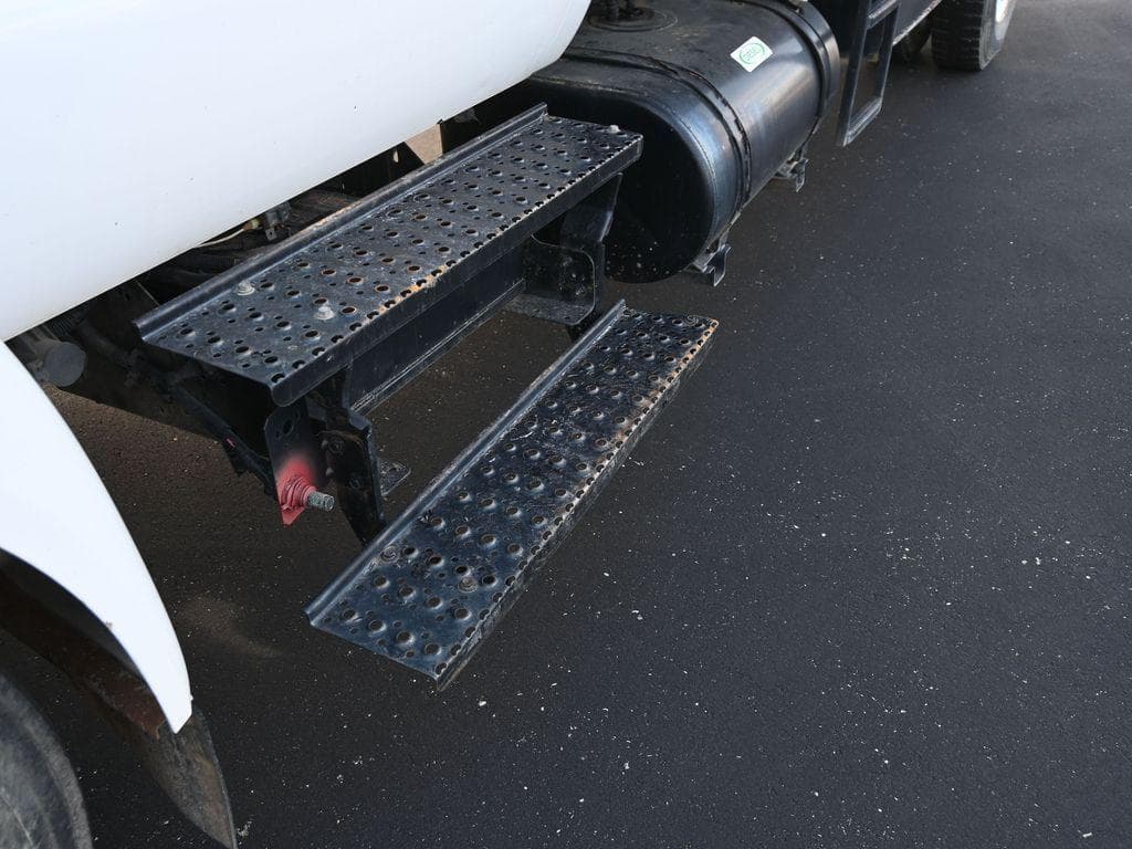 2004 Ford F-650SD XL DRW image 11