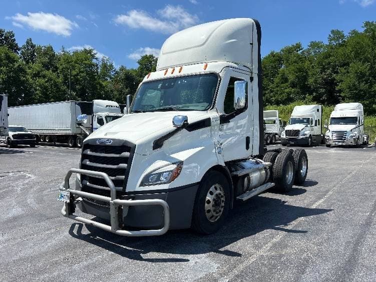 2022 Freightliner Cascadia image 3