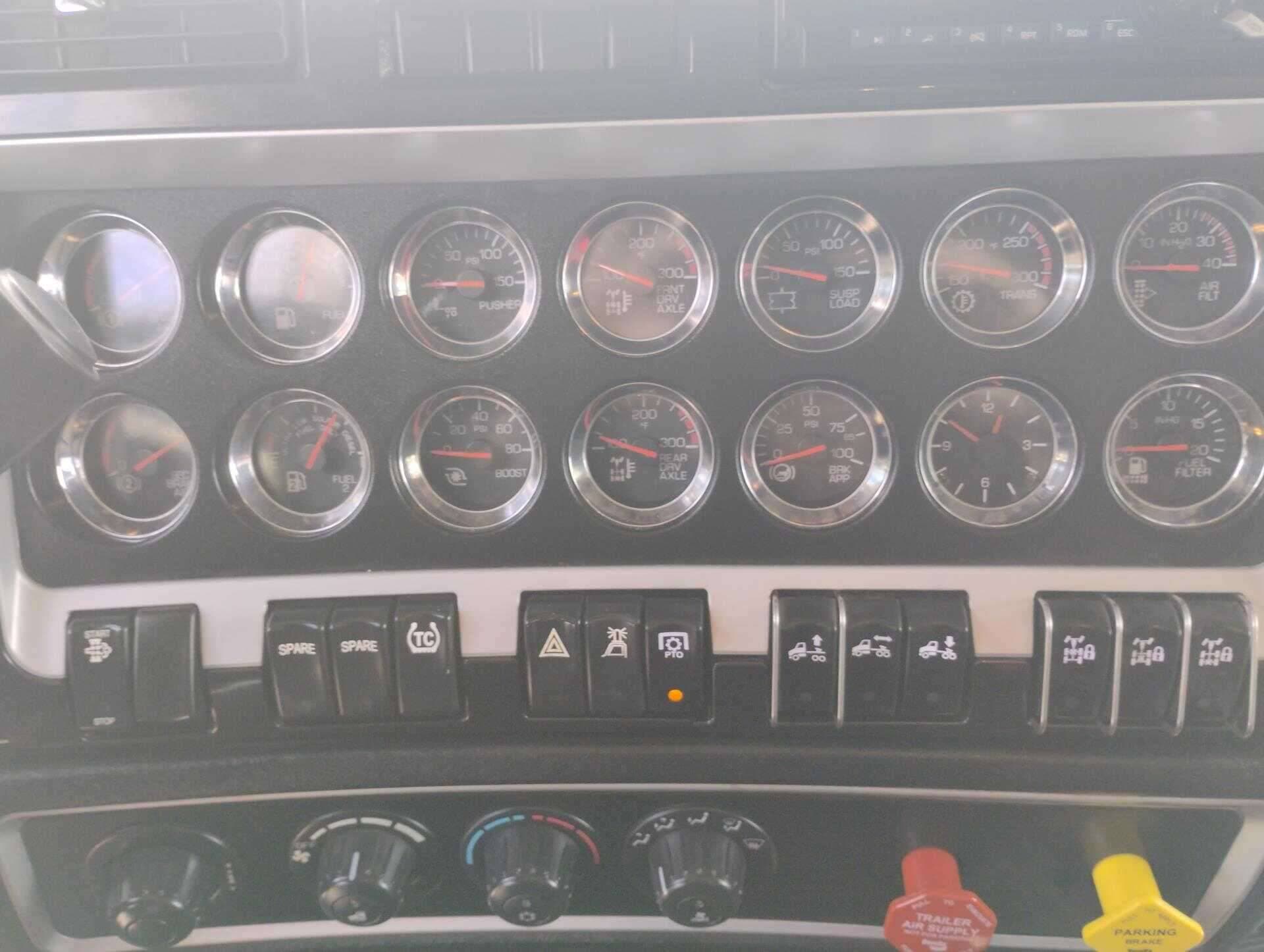 2019 Kenworth T8 Series image 19
