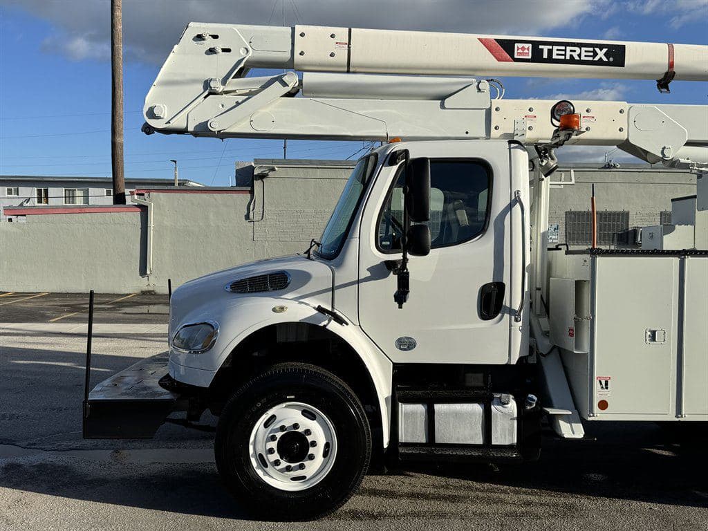 2015 Freightliner M2 106 image 5