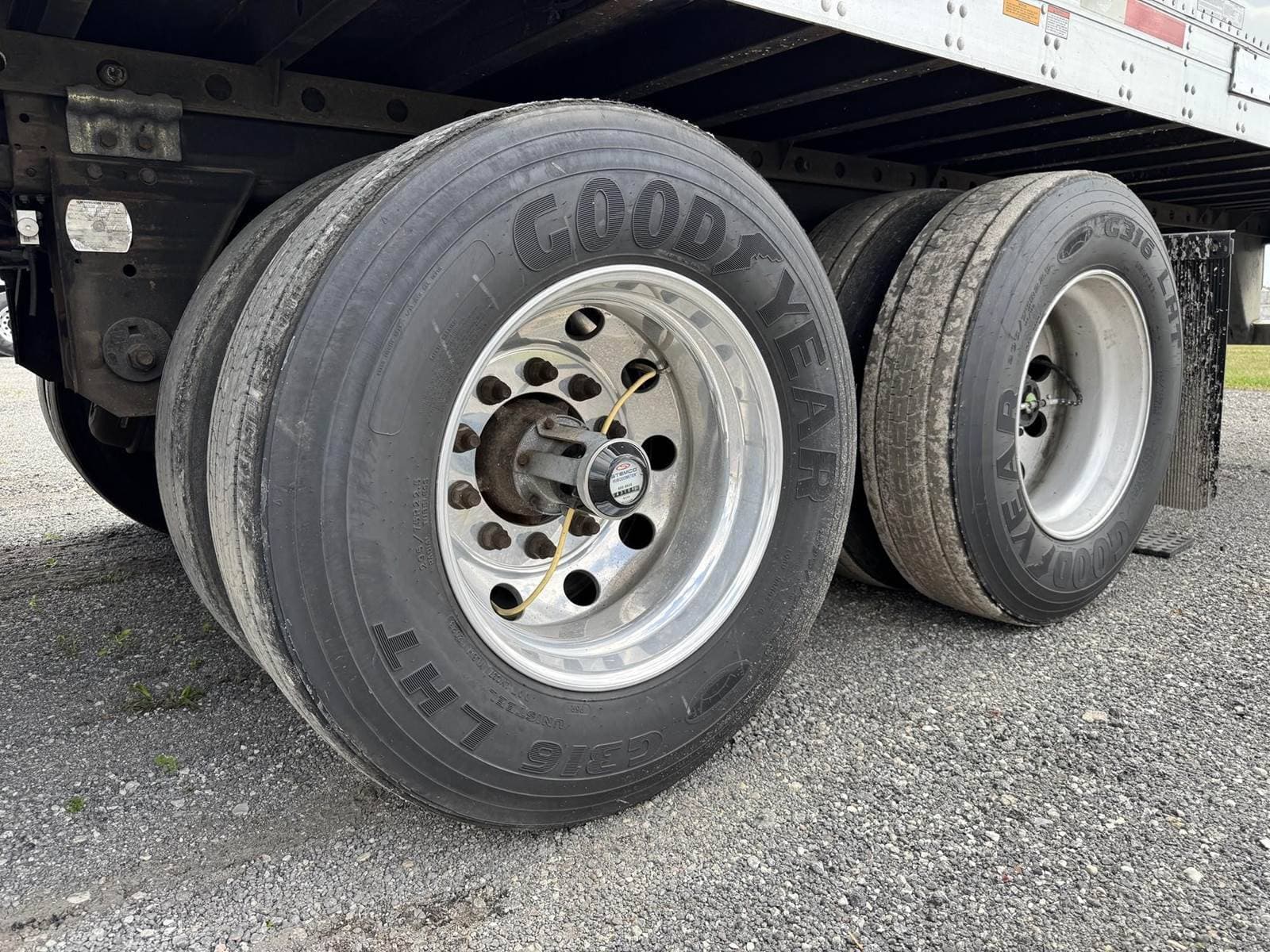 2018 Utility 3000R image 3