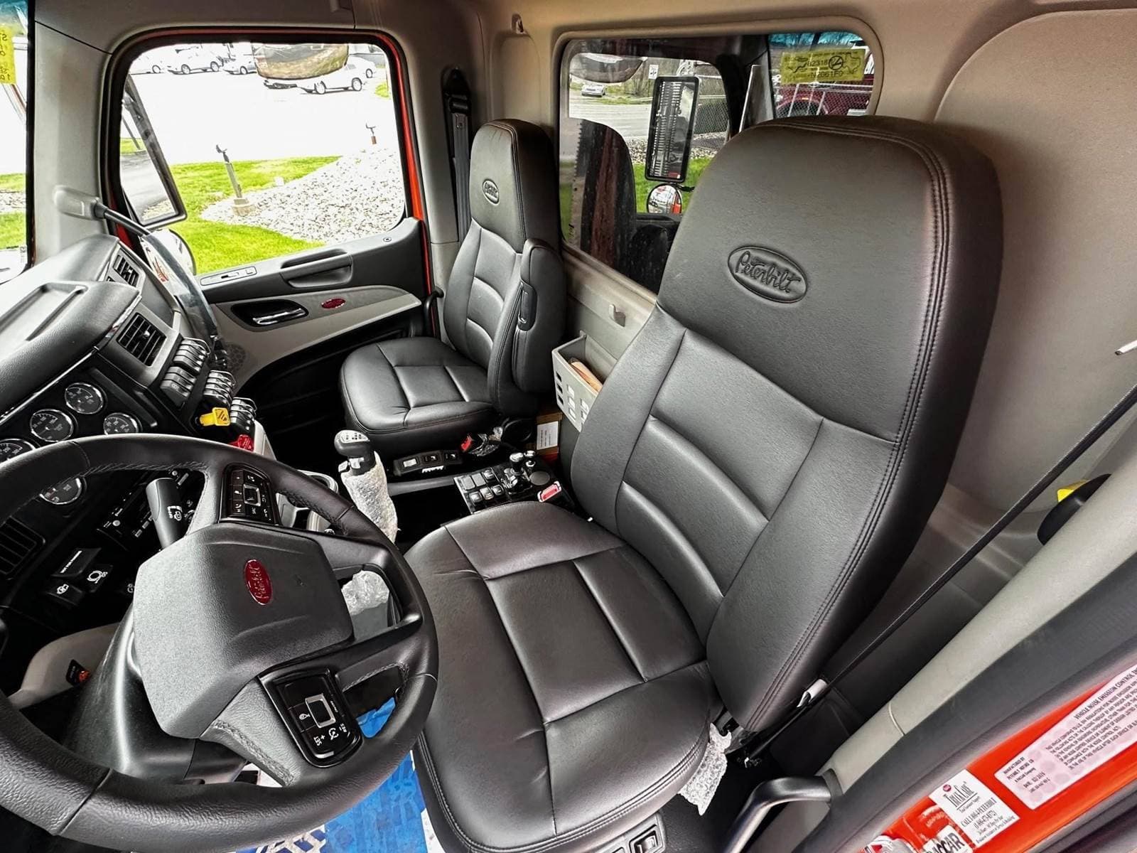 2027 Peterbilt 589 image 10