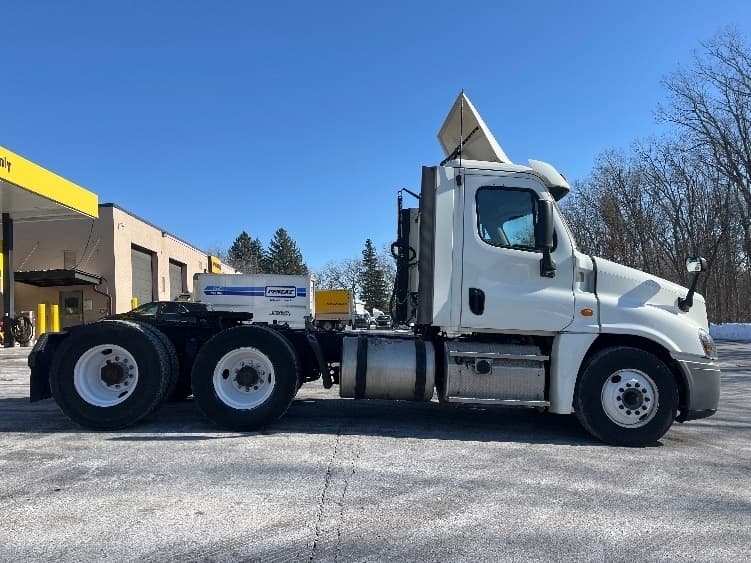 Used 2018 Freightliner Conventional - Day Cab, Tractor - CASCADIA 125 image 7
