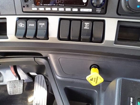 2025 Kenworth T880 image 25