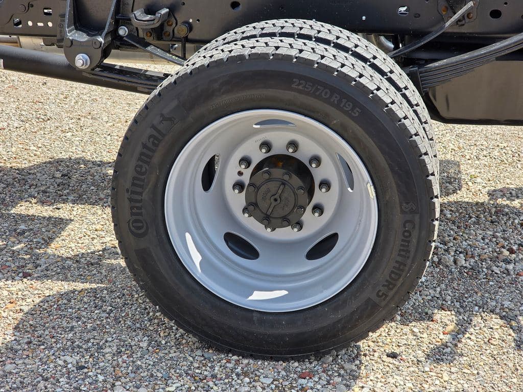 2026 Ford F-450SD XL DRW image 15