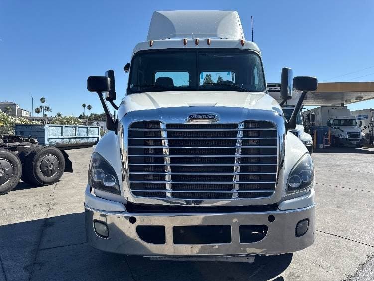 2018 Freightliner Cascadia image 1