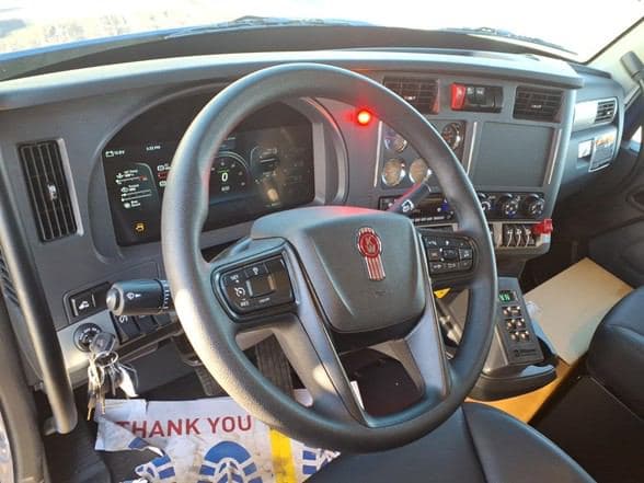 2026 Kenworth T880 image 13