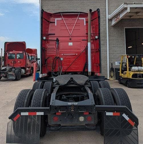 2023 Volvo VNL64T760 image 3