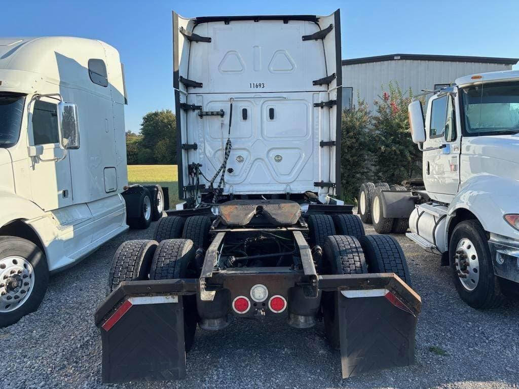 2021 Freightliner Cascadia image 4