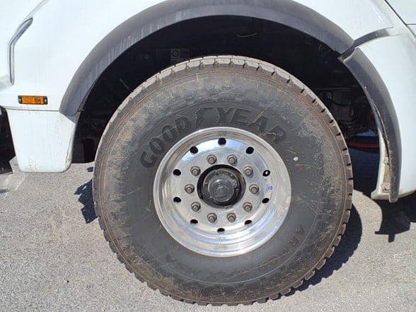 2025 Kenworth T880 image 8