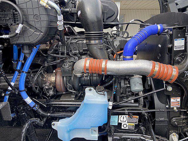 2027 Peterbilt 579 image 11