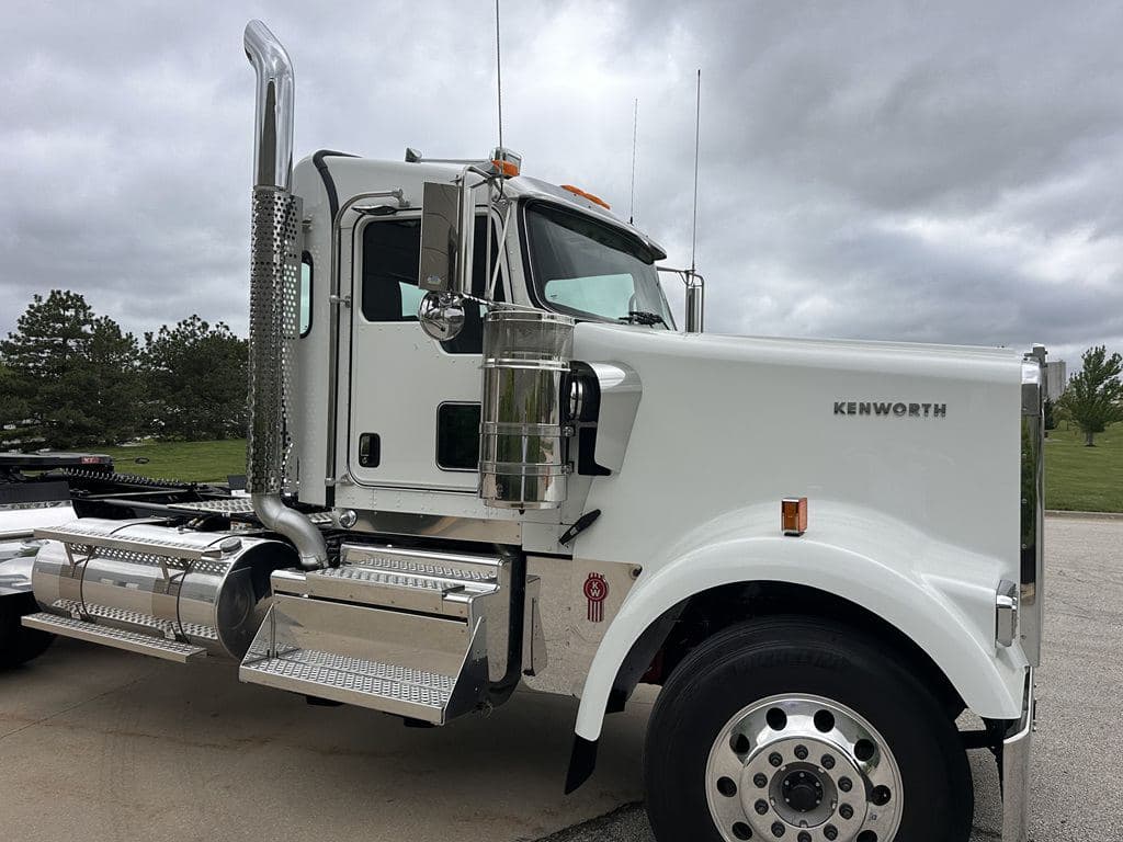 New 2027 KENWORTH W900L image 9