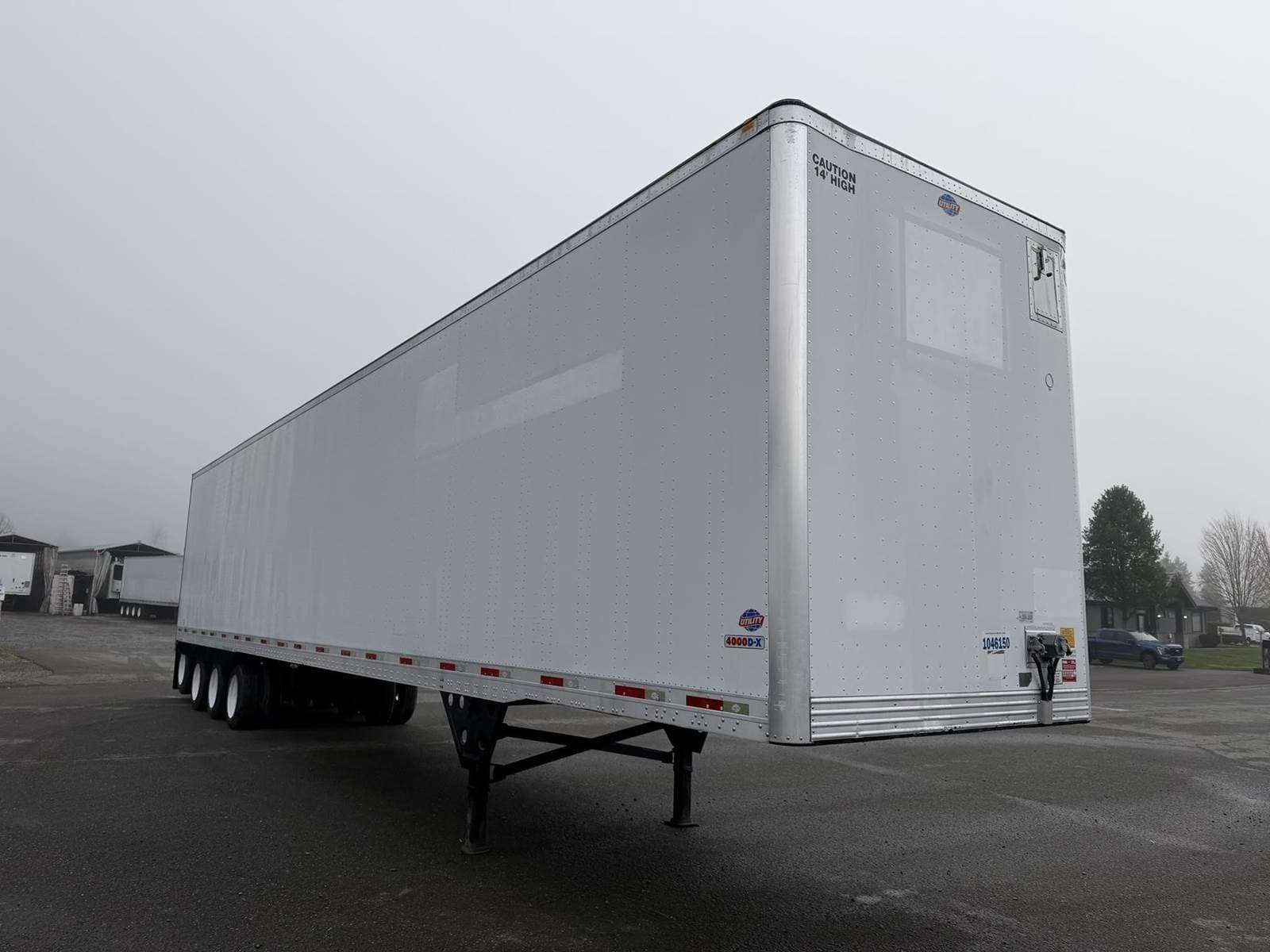 2017 Utility 4000DX 53 ft Dry Van Trailer image 1