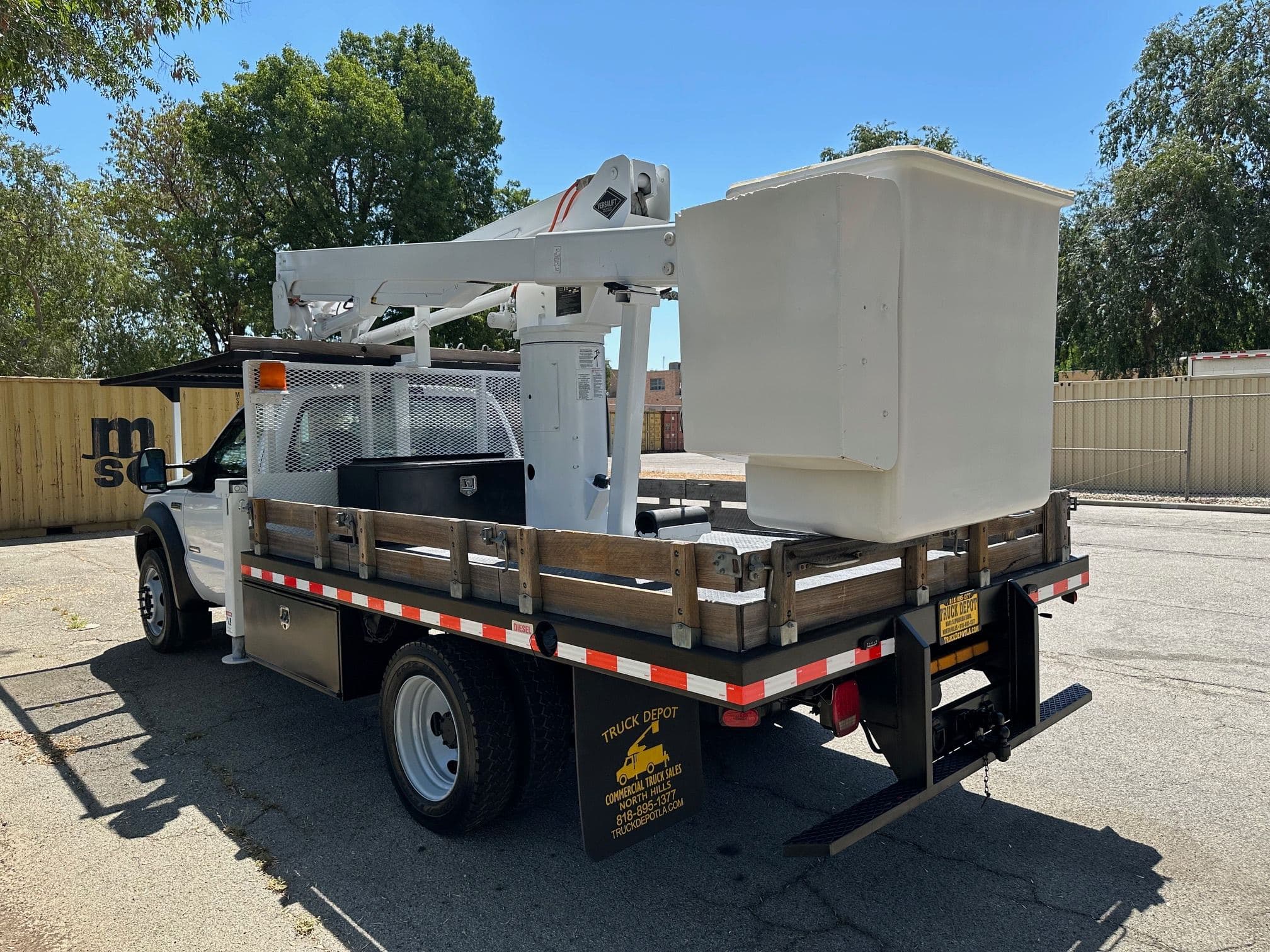 2007 Ford F-550 Bucket Truck image 8