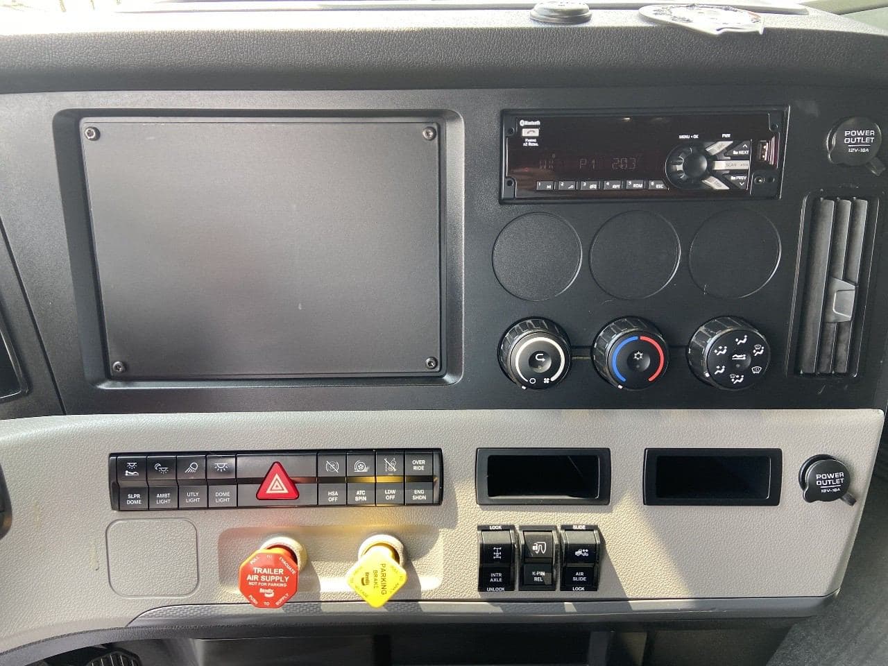 2020 Freightliner Cascadia image 12