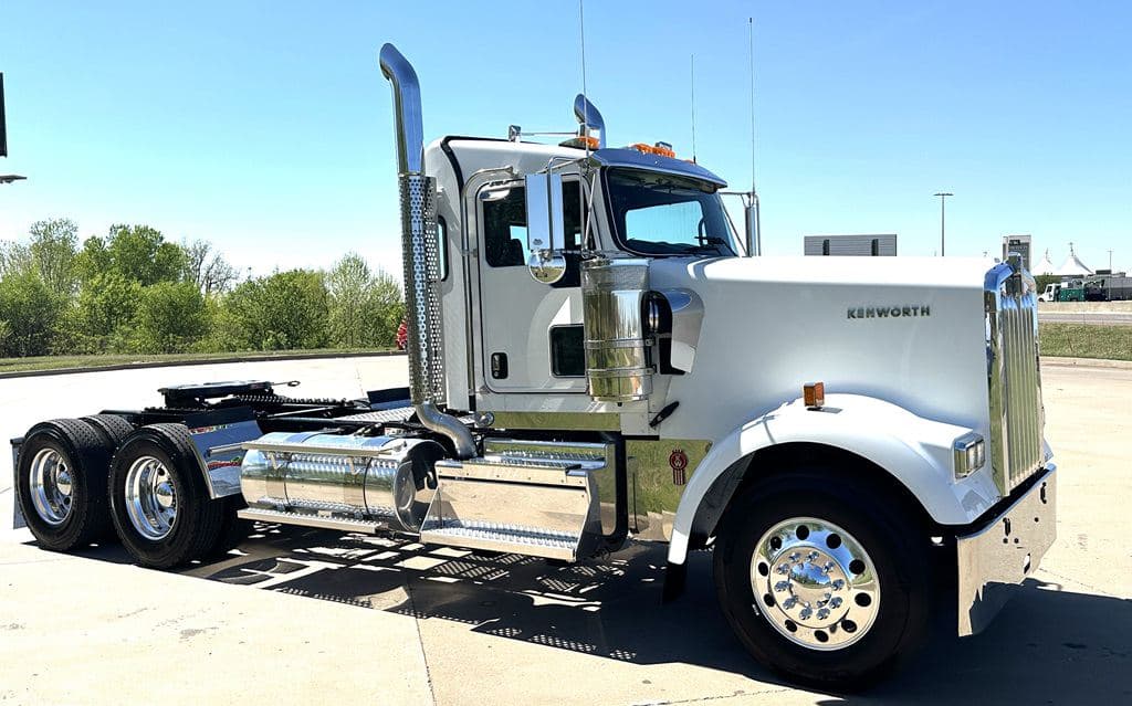 New 2027 KENWORTH W900L image 1