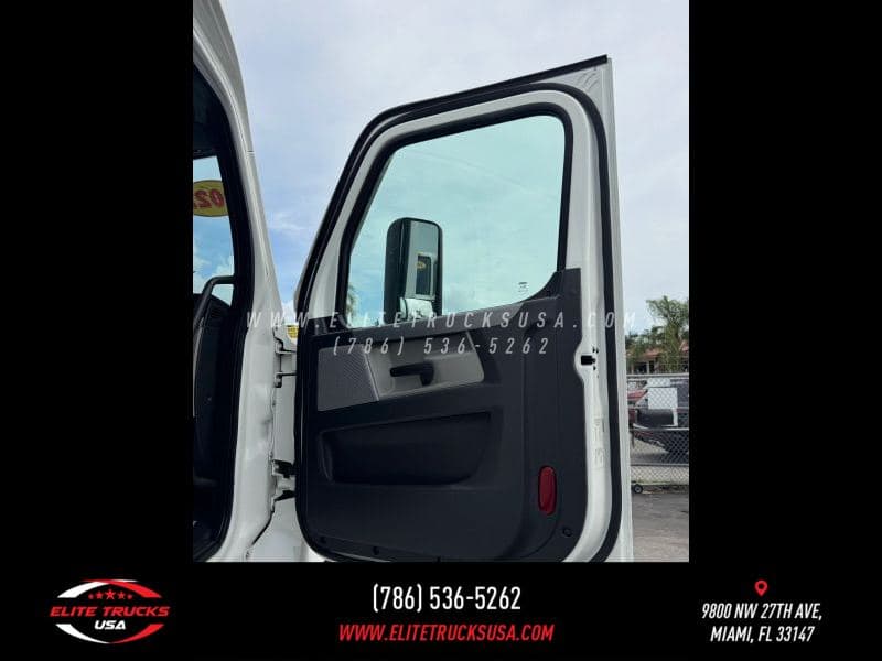 2022 Freightliner Cascadia image 27