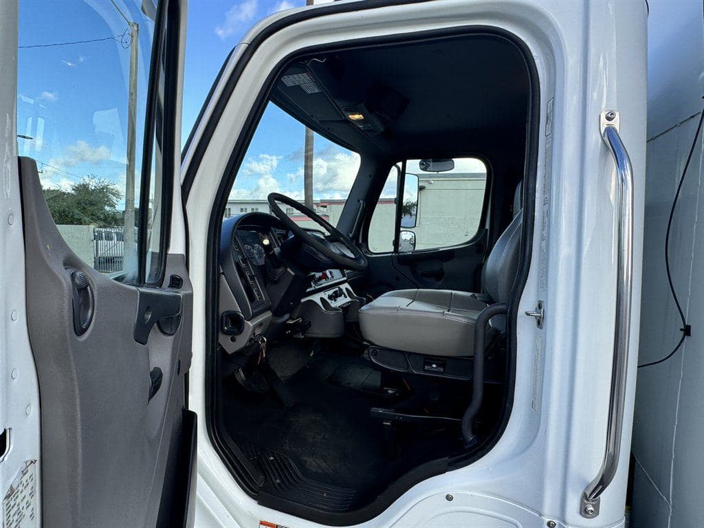 2014 Freightliner M2 106 image 56