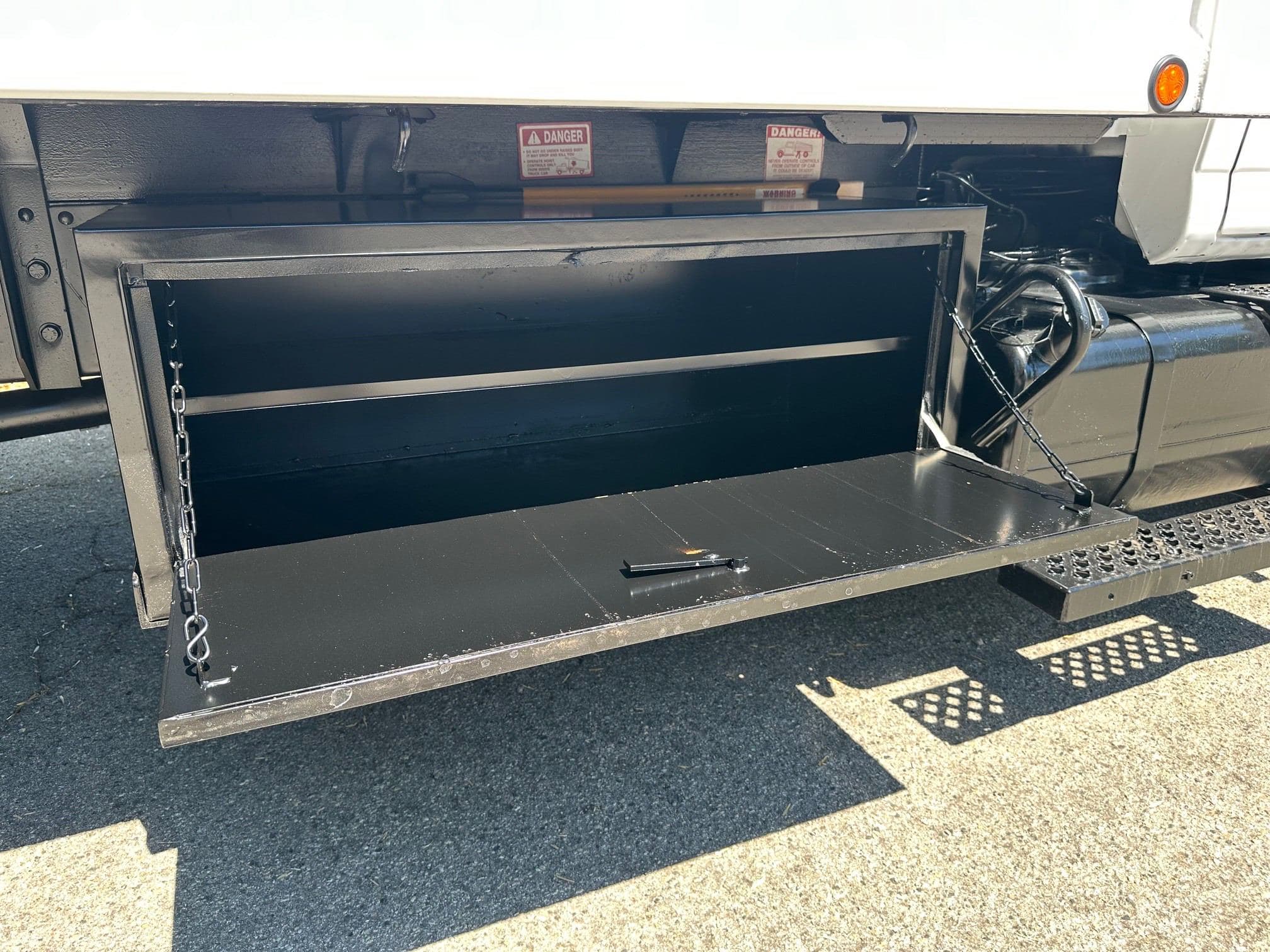 2009 GMC TOPKICK C7500 Dump Truck image 16