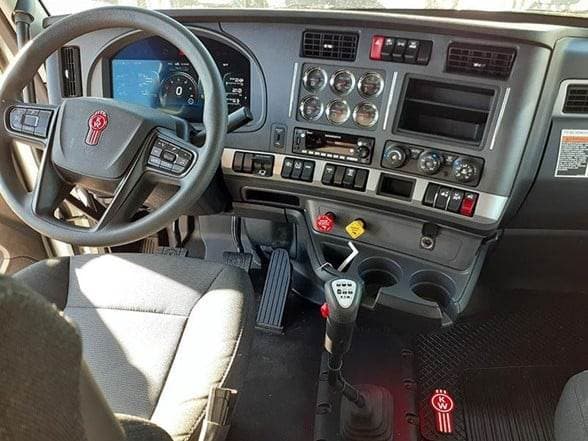 2024 Kenworth T680 image 3