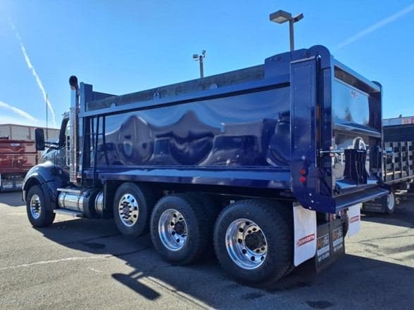 2025 Kenworth T880 image 9