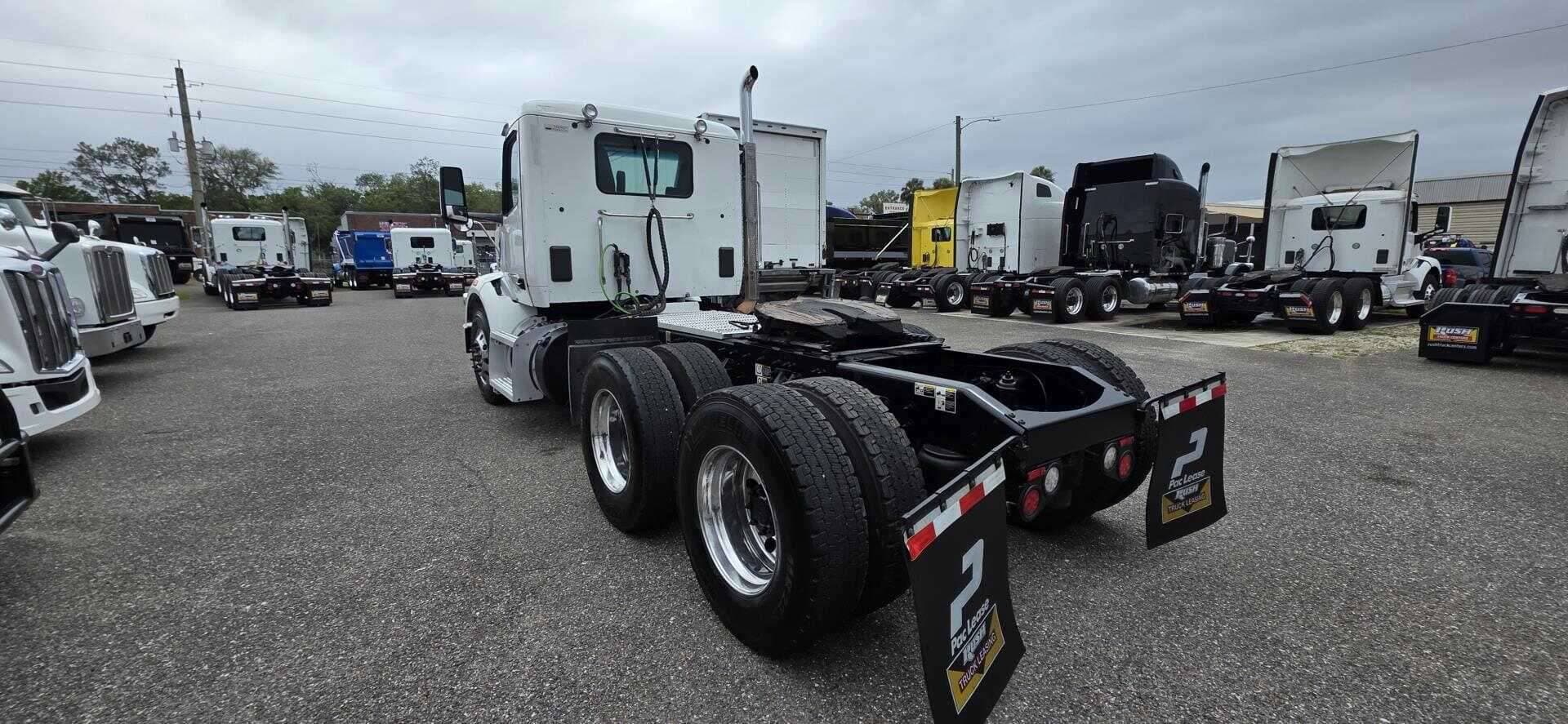 2023 Peterbilt 567 image 6