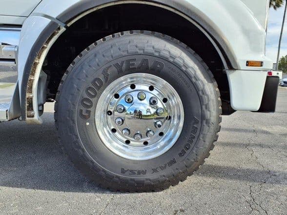 2025 Kenworth T880 image 9