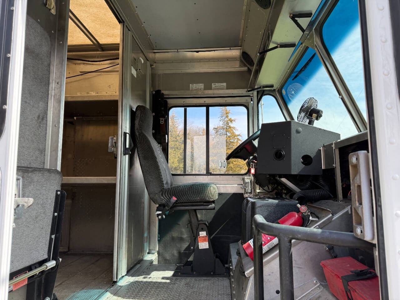 2021 Ford Stripped Chassis image 13