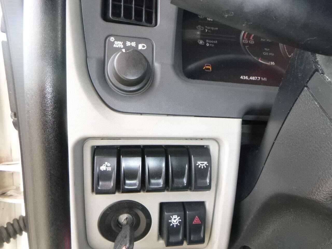 2023 Peterbilt 567 image 13