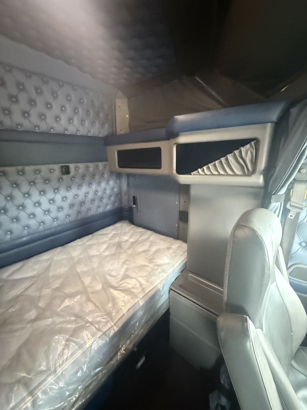 Used 2023 KENWORTH W900L image 27